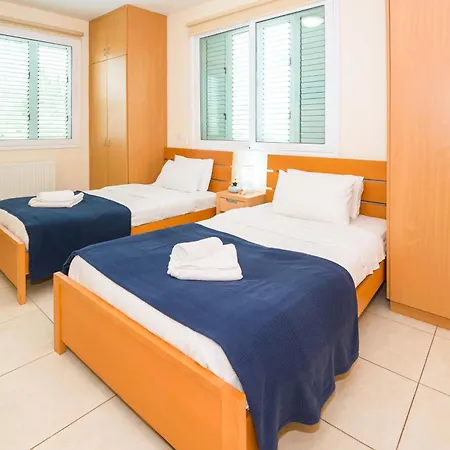 Astrid פרוטאראס